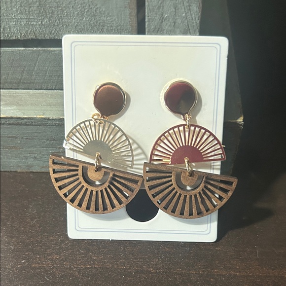 Elegant Gold and Brown Geometric Earrings - Picture 2 of 7